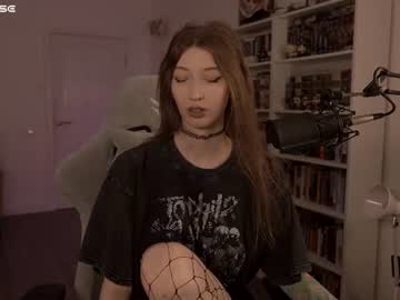 loony_moony live cam