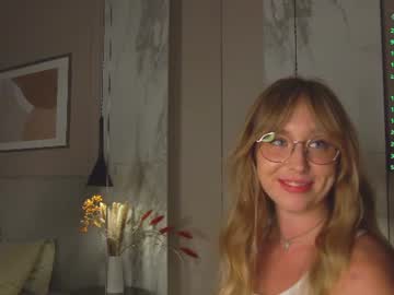 loraineluff live cam