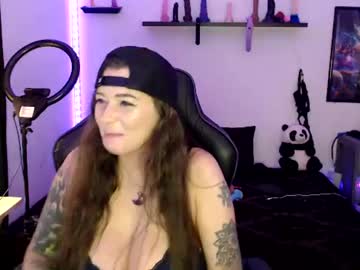 bigtittedtattedlesbian live cam