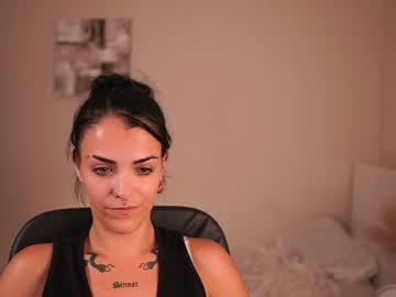 pauline_2005 live cam